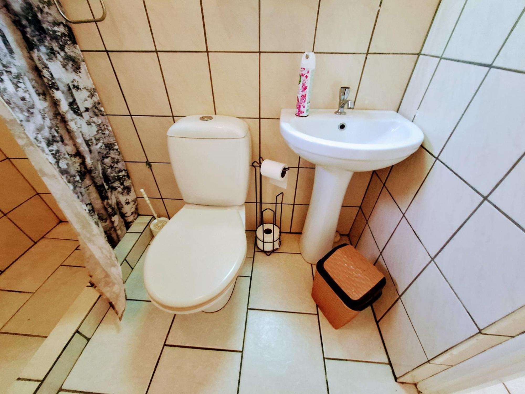 Appartement Kas Di Solo Grote Berg Bagian luar foto